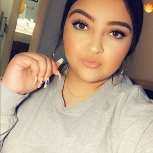 Meet your Posher, Crystal